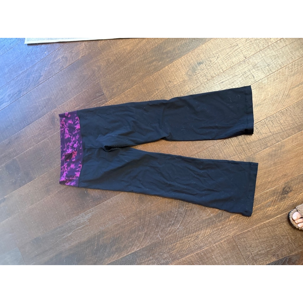 Women's Lululemon Pants Black Pink Size 12 purple waistband flare - Picture 4 of 5